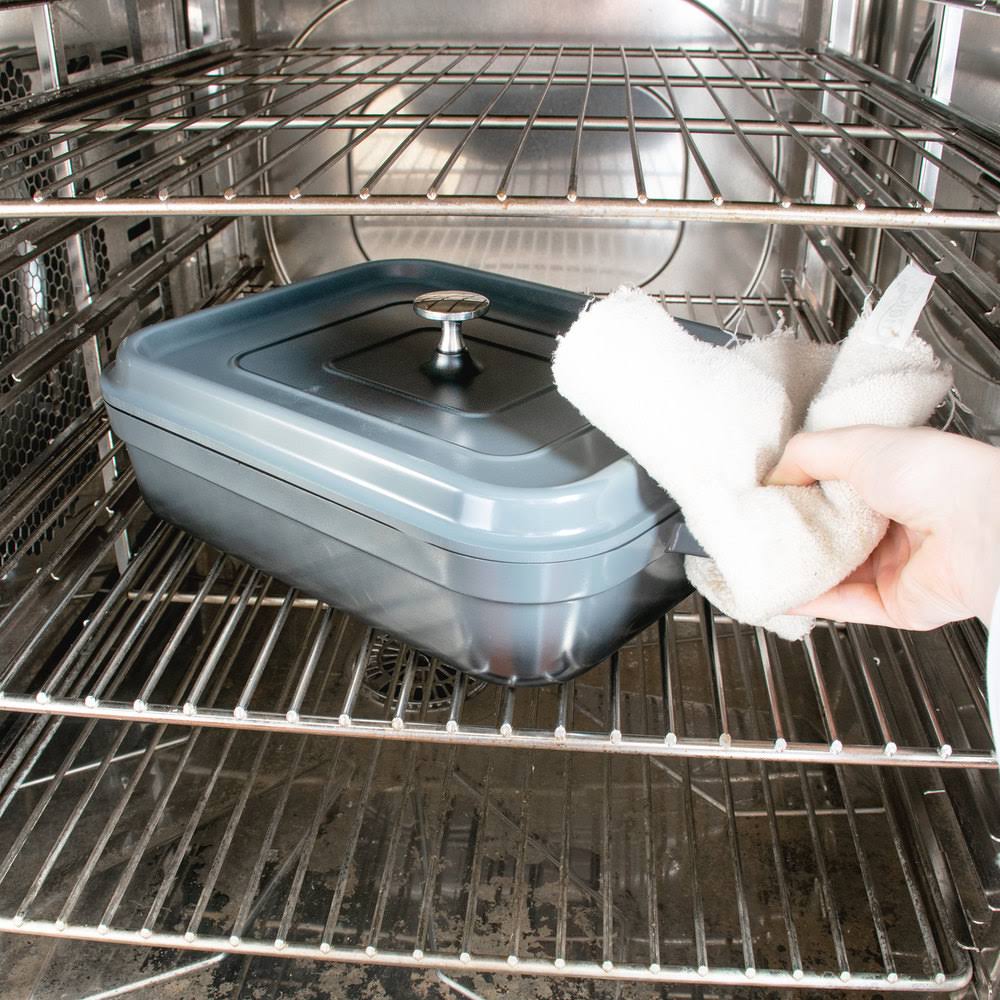 Lightweight Cast Aluminum Roaster Pan with Lid, 5 Quart, Gray U566378
