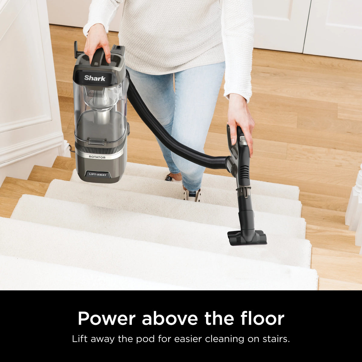 Upright Vacuum with Self-Cleaning Brushroll M7040