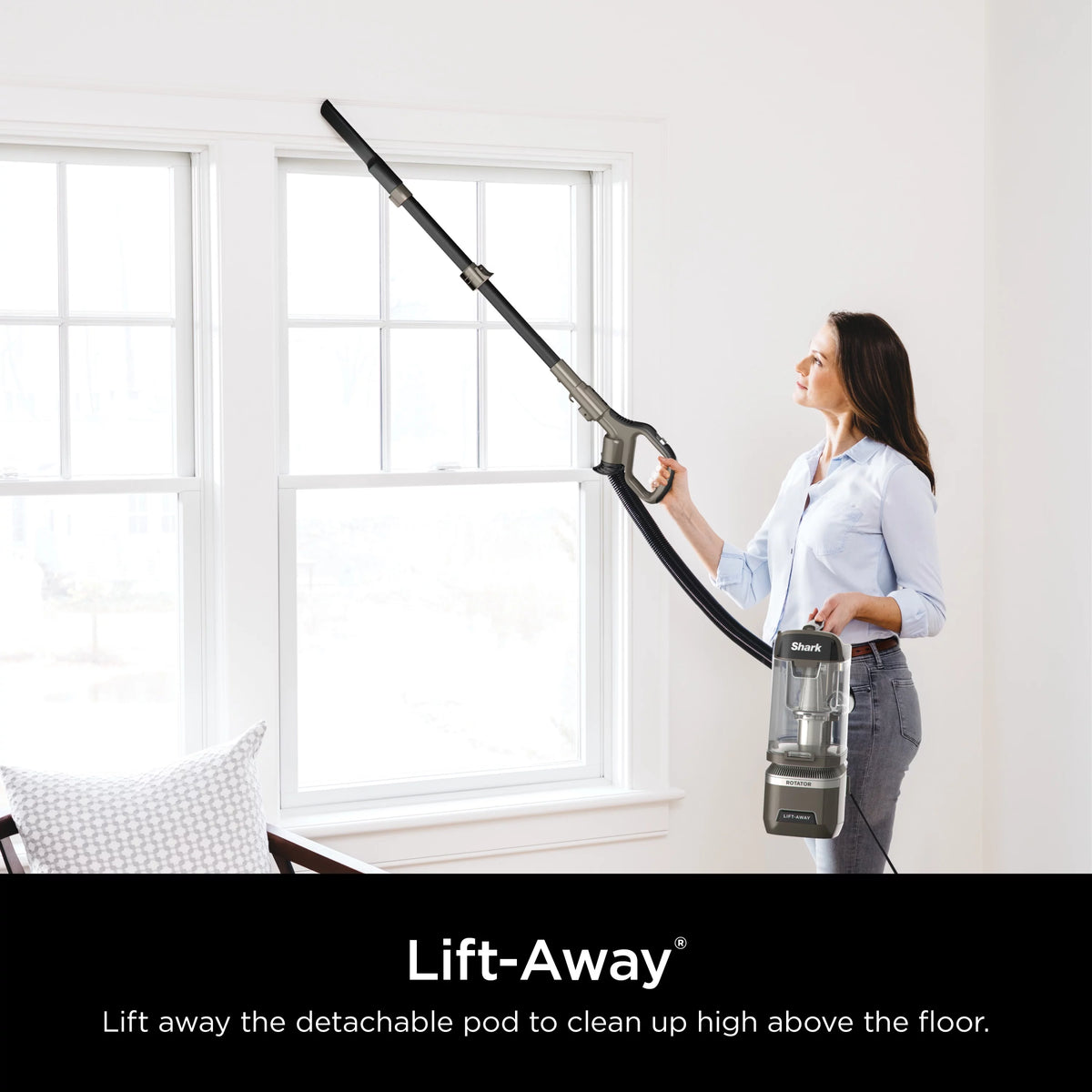 Upright Vacuum with Self-Cleaning Brushroll M7040