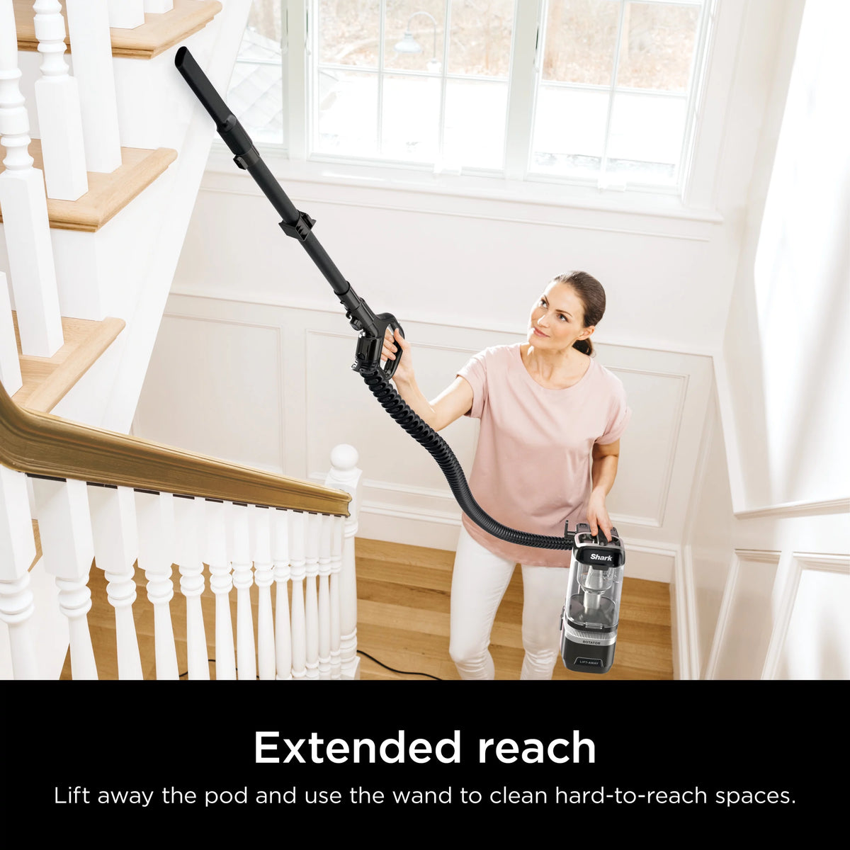 Upright Vacuum with Self-Cleaning Brushroll M7040