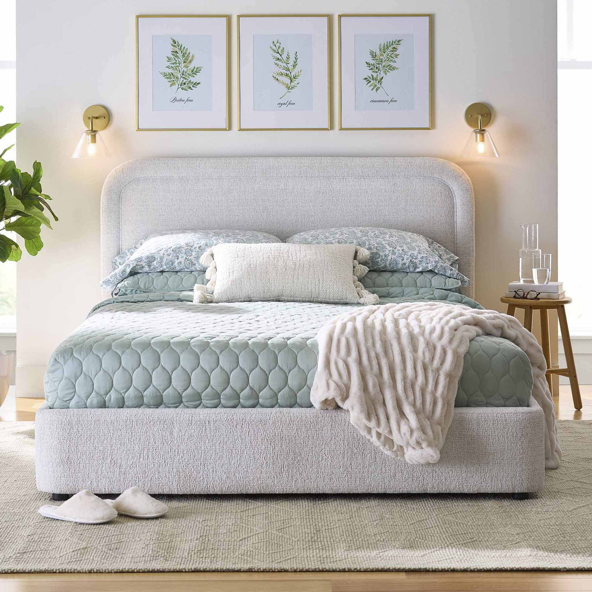 Queen Boucle Platform Bed T4246